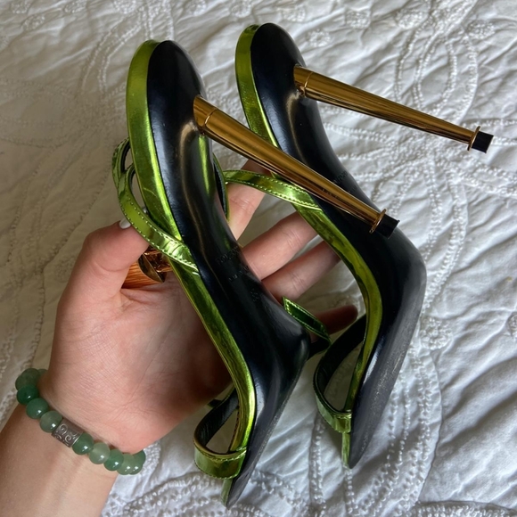 TOM FORD Green 90 Metallic Leather Padlock Sandals - Picture 9 of 12